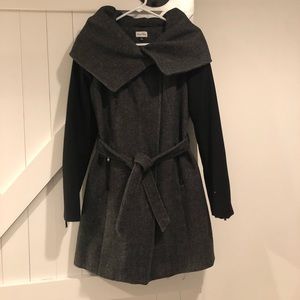 Contrast sleeve, shawl collar coat